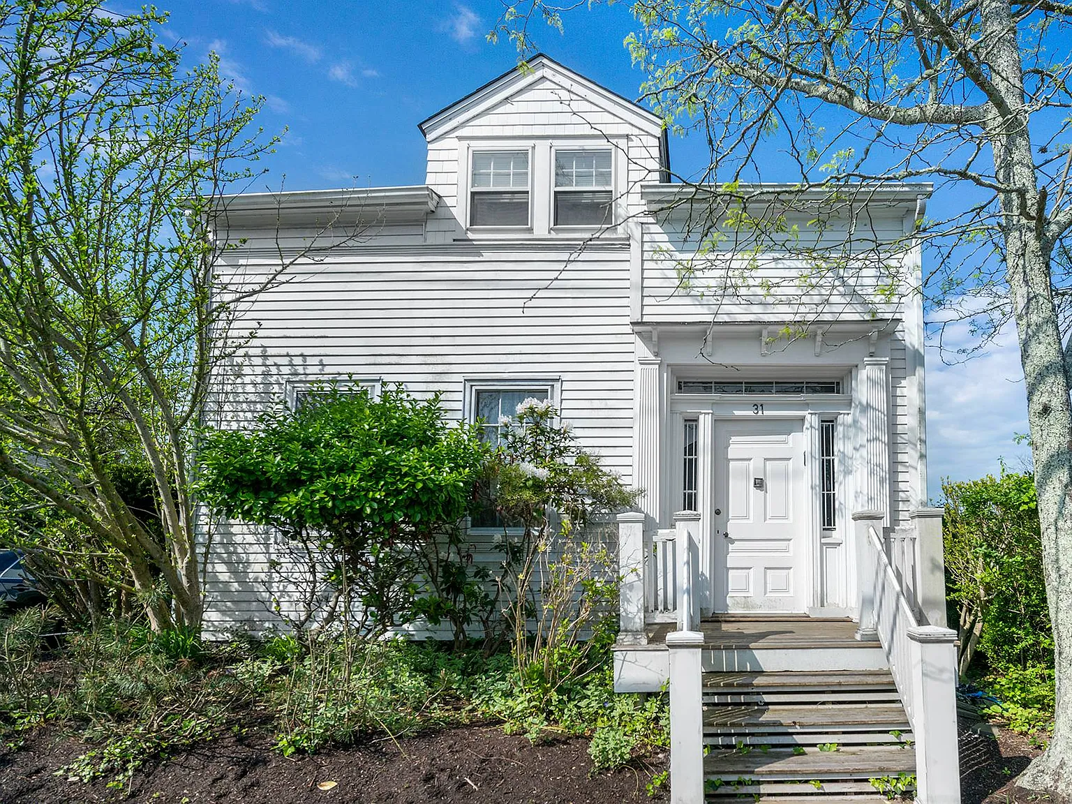 Sag Harbor Village Waterfront Cottage — Photo 2