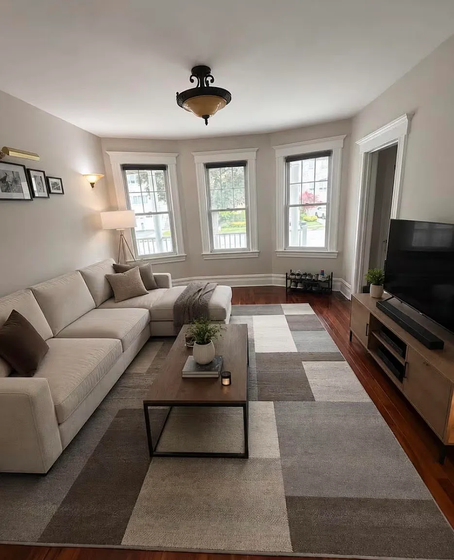 4 bed, 1637 sqft, $3,900 — Photo 2