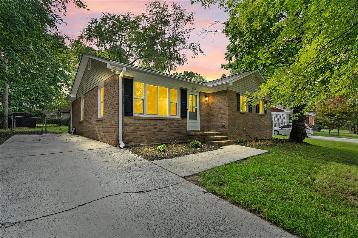 3 bed, 1026 sqft, $1,750 — Photo 1