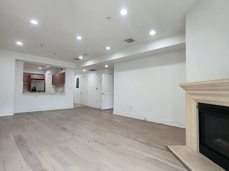 147 S Doheny Dr #102 — Photo 12