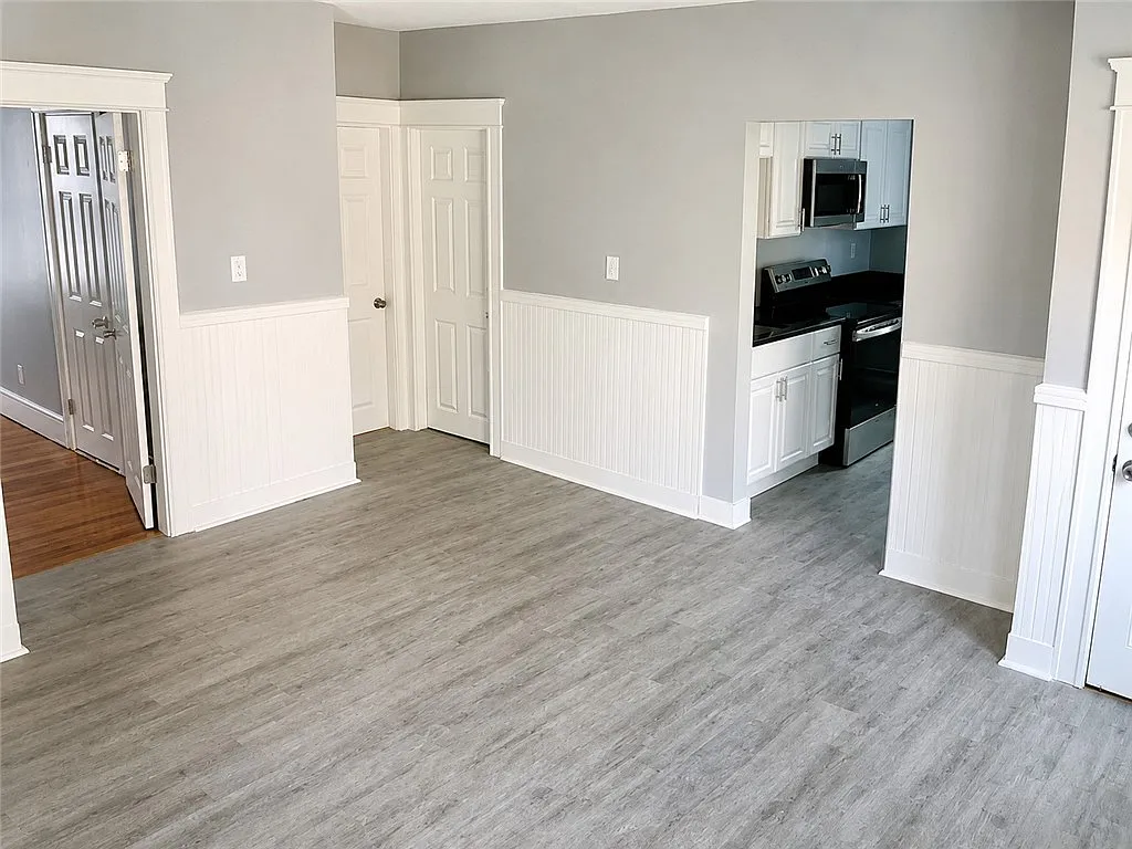 3 bed, 1100 sqft, $2,400 — Photo 3