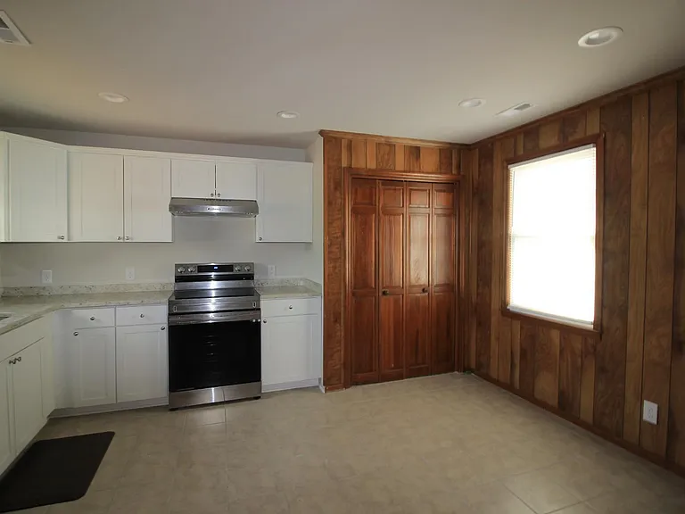 212 N Main St — Photo 10