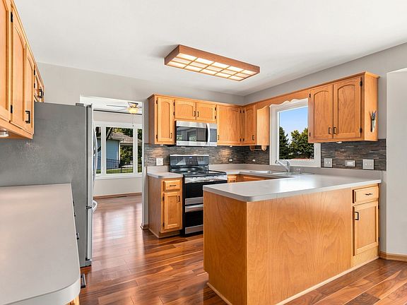 3rd image of 25230 W Monroe Ct