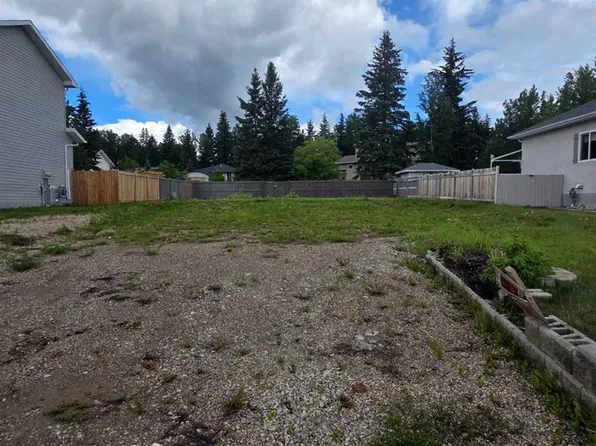 6118 11th Ave, Edson, AB T7E 1Y8