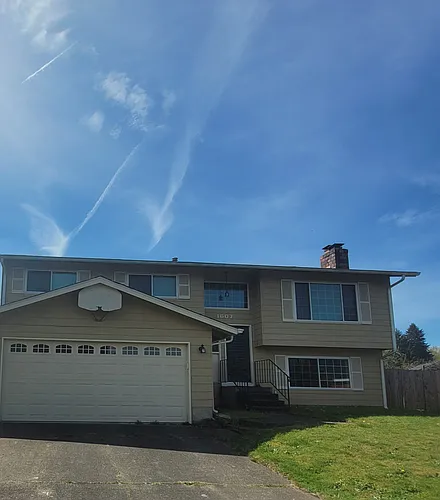1607 Harrington Ave SE Photo 1