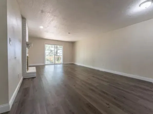 312 E Redwood St, Springfield, MO 65807