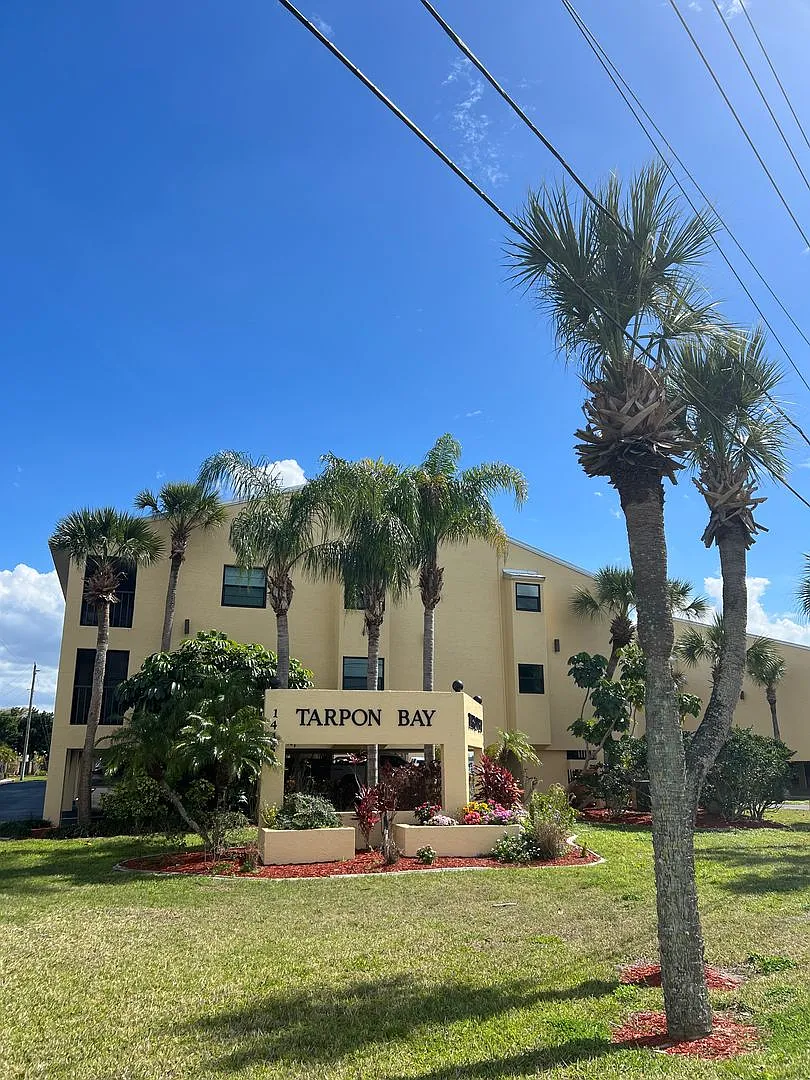 Located on the Myakka River in El Jo Bean 2nd floor — Photo 1