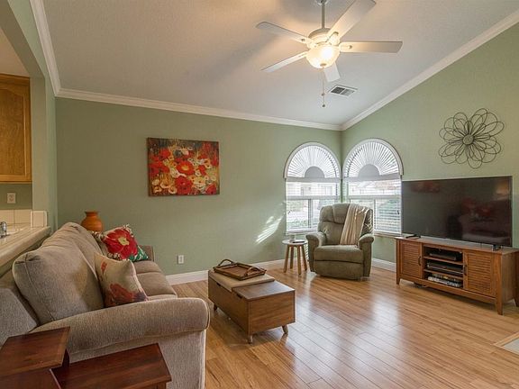 4th image of 676 Village Dr