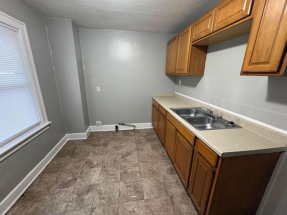 4th image of 180 N Powell Ave