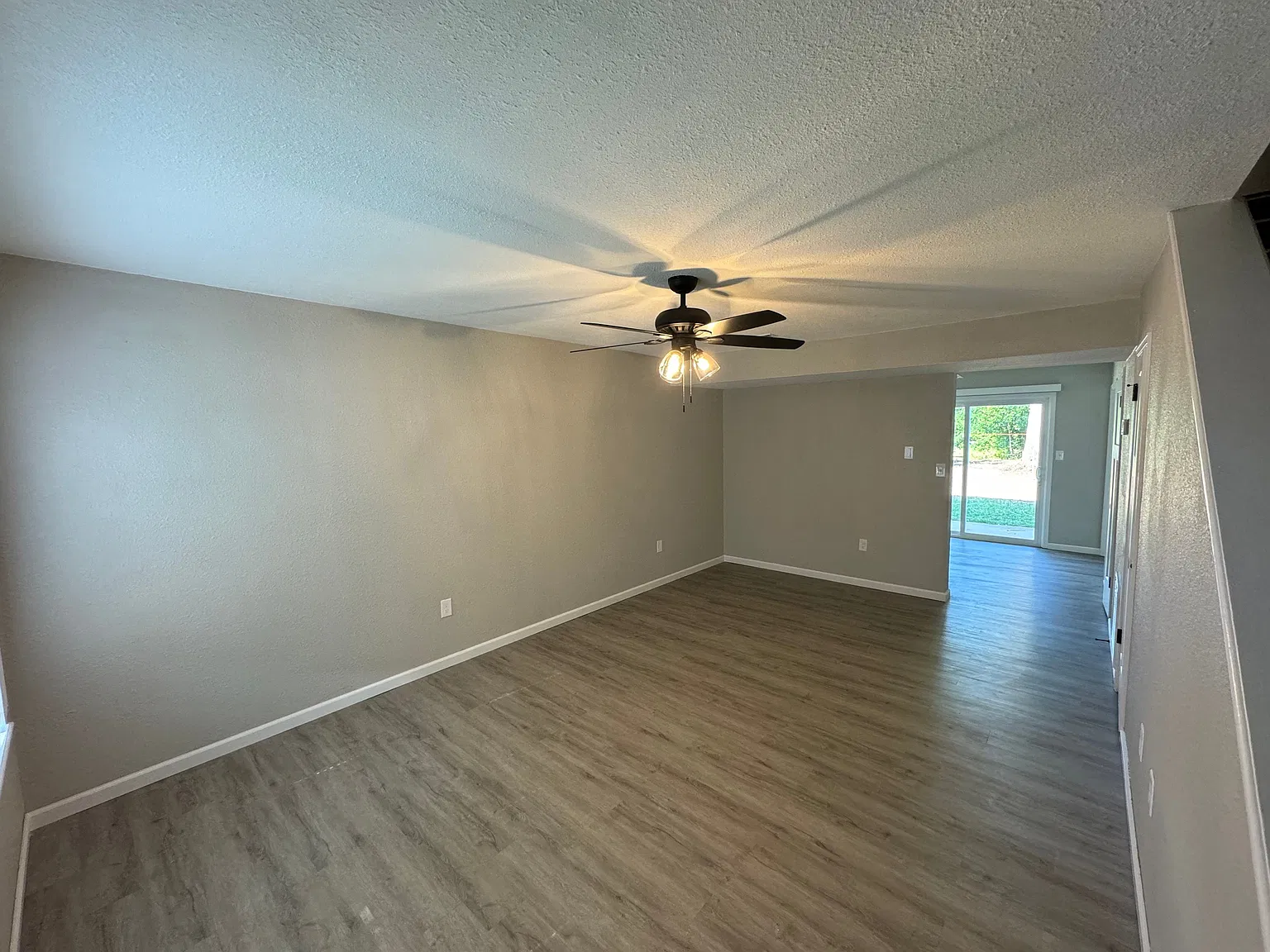2 bed, 1.5 bath, 1100 sqft, $1,250 — Photo 3
