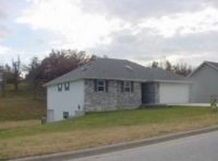 740 Tomahawk Ct, Marshfield, MO 65706
