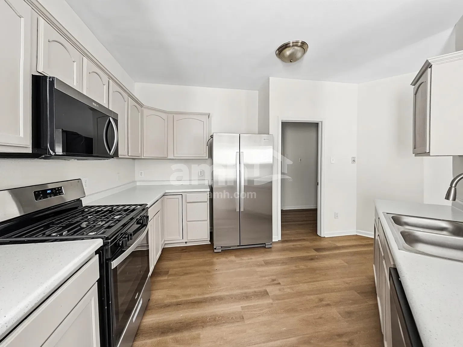 4 bed, 2.5 bath, 2675 sqft, $2,370 — Photo 3