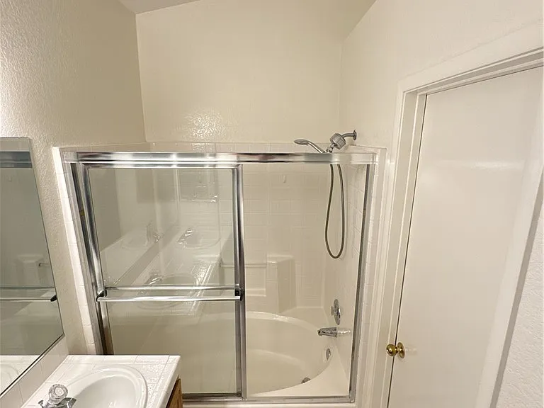 1025 Allure Dr — Photo 16