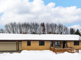 16211 Chesterman Rd, Peosta, IA 52068