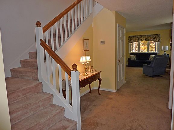 3rd image of 35 Aster Court