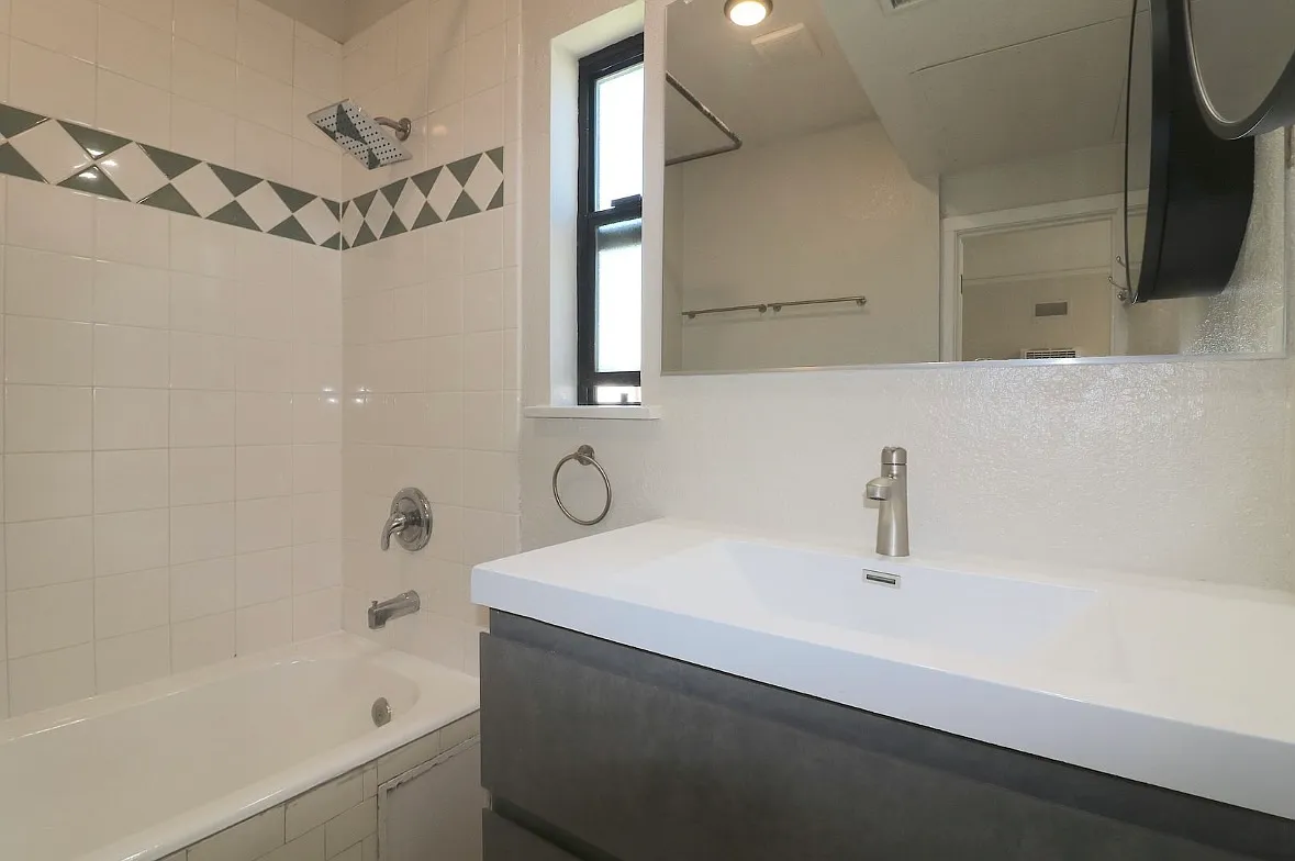 Studio, 350 sqft, $1,695 — Photo 4
