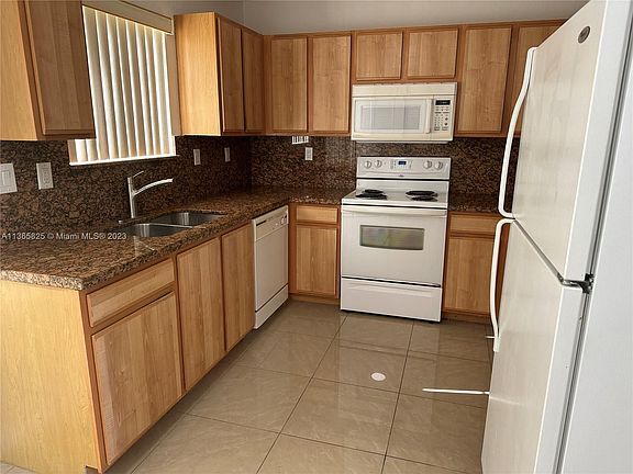 3rd image of 2024 NE 167th St APT 3-143