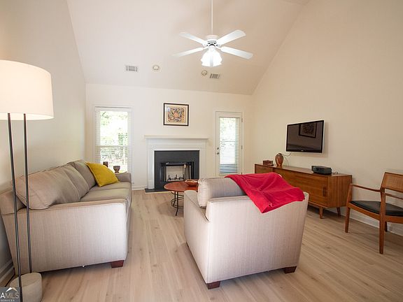 4th image of 110 Spring Lake Point