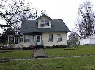 305 Clarksville Rd, Pittsfield, IL 62363