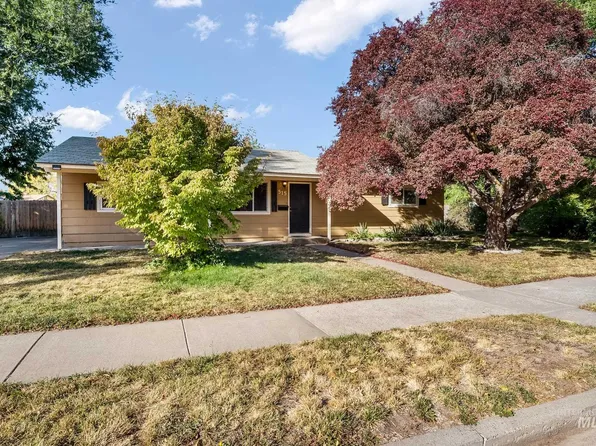 515 S 3 E, Mountain Home, ID 83647