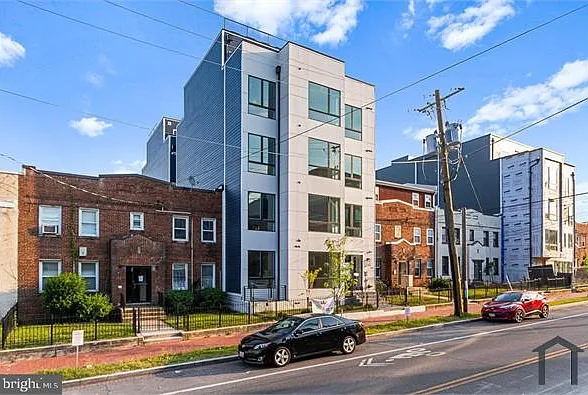 406 Kennedy St NW #2