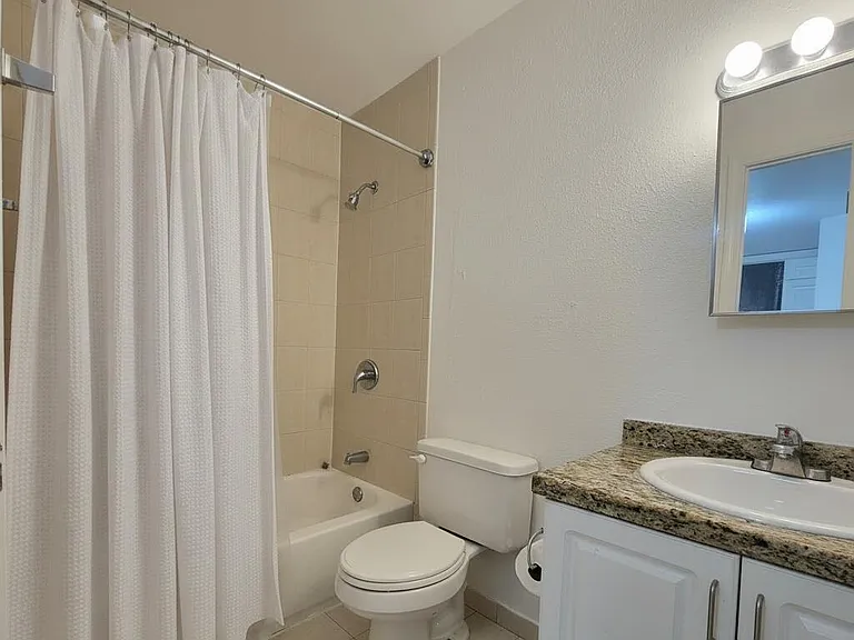 1201 SW 52nd Ave #202-2 — Photo 27