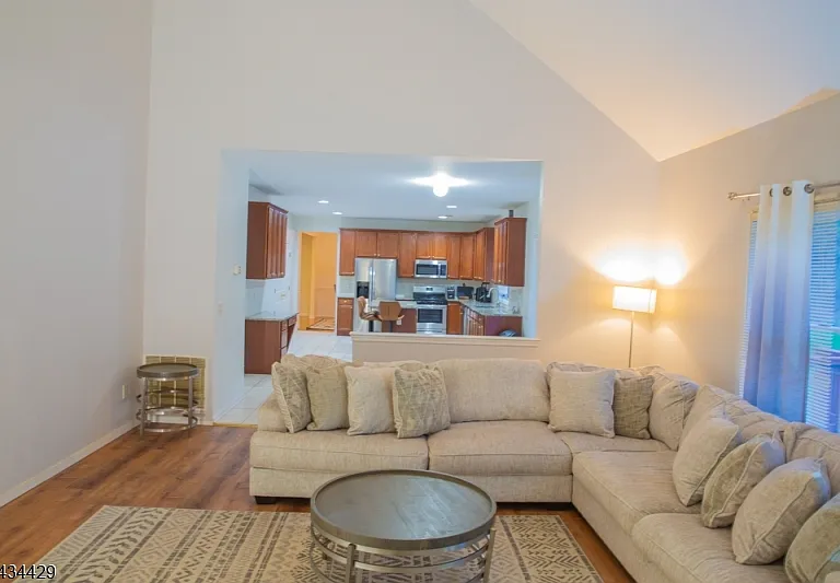 4 Lewis Hollow Rd — Photo 5