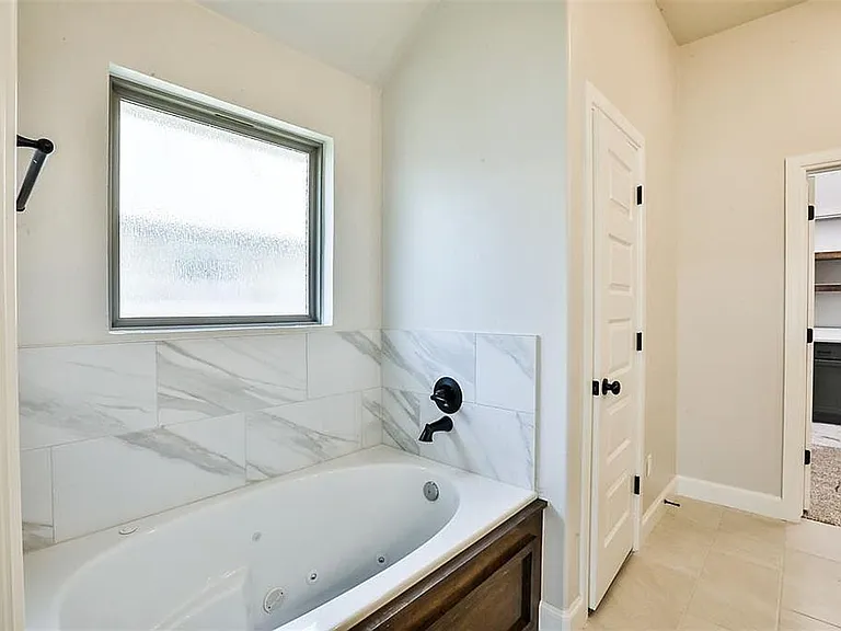9301 SW 44th Ter — Photo 17