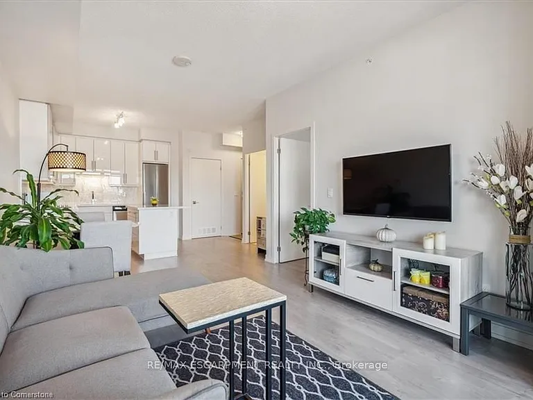 2093 Fairview St #1910 — Photo 4