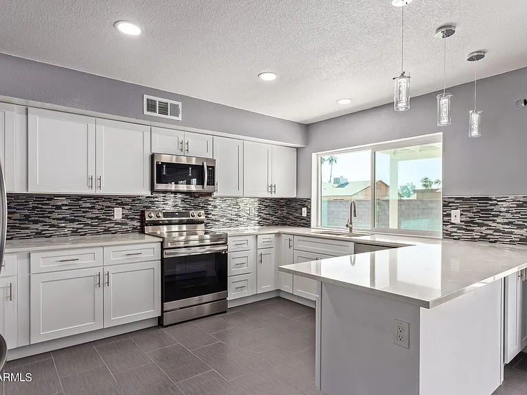 3210 N Jay St — Photo 16