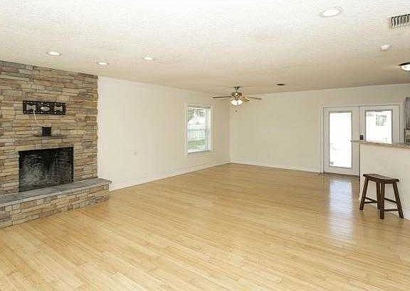4th image of 6949 Rivercrest Dr