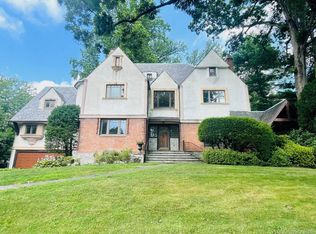 240 Beechmont Dr, New Rochelle, NY 10804