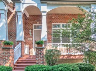 1151 River Bend Ln, Lisle, IL 60532