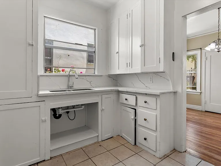 4854 1/4 Mascot St — Photo 16