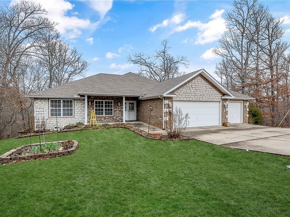 1st image of 13 Lockton Dr
