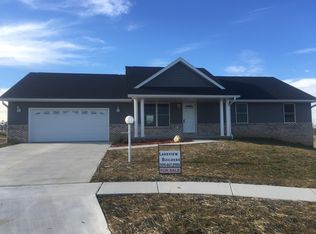 207 Logsdon Ct, Eureka, IL 61530