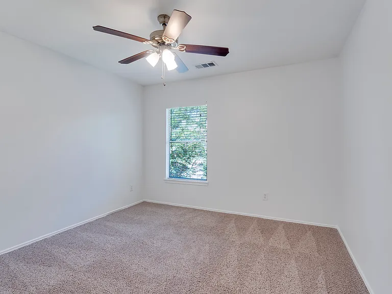 16215 Hollow Rock Dr — Photo 24