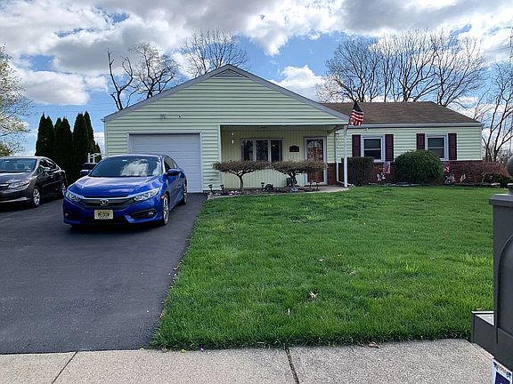 2nd image of 52 Lynnfield Ter