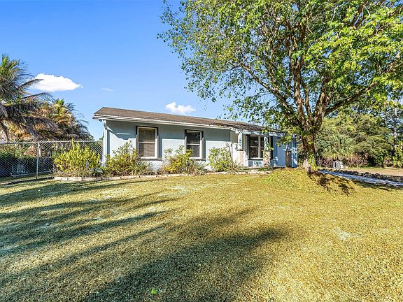 3rd image of 12895 Persimmon Boulevard