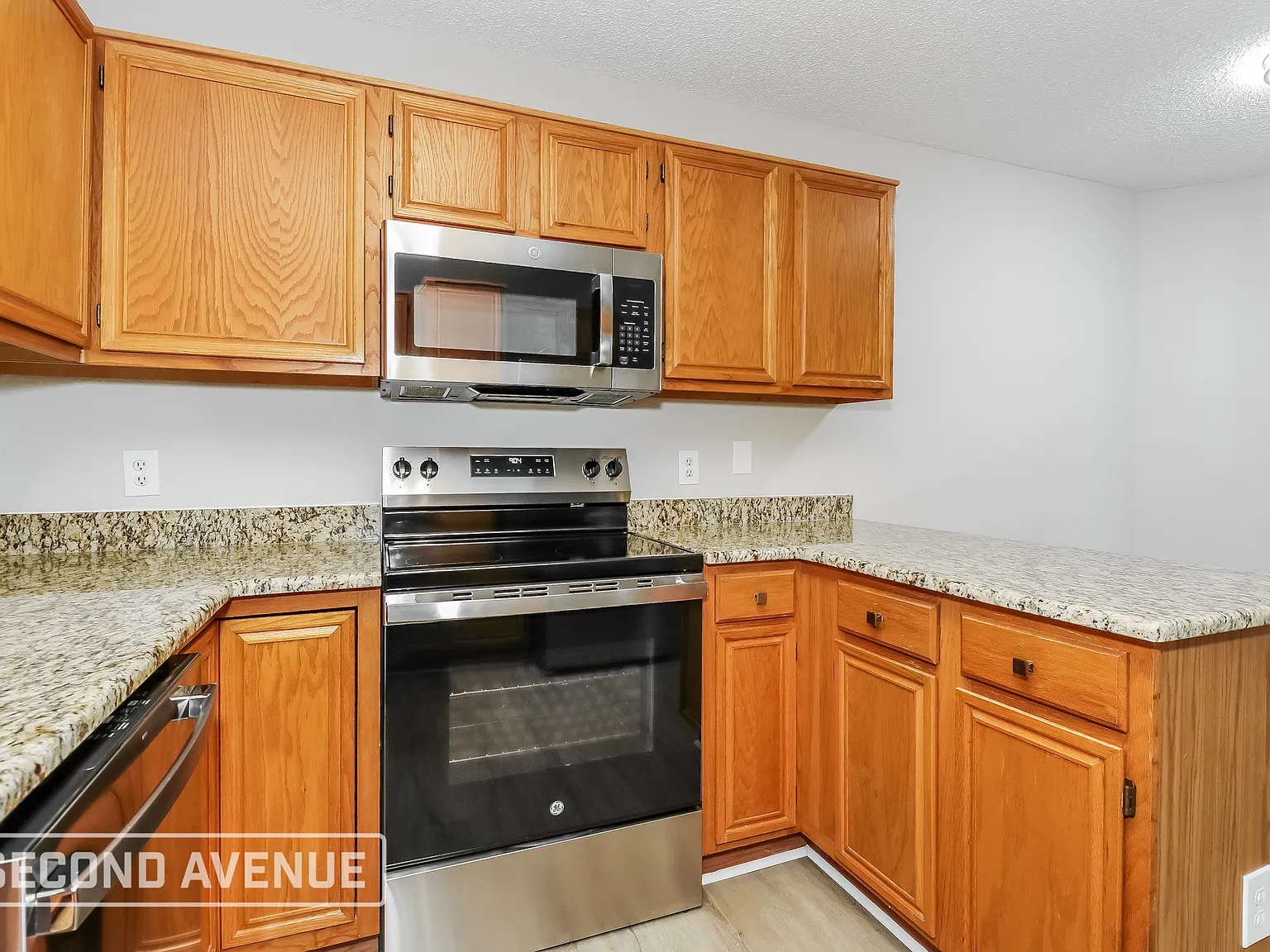 3 bed, 2.0 bath, 1628 sqft, $2,799 — Photo 3