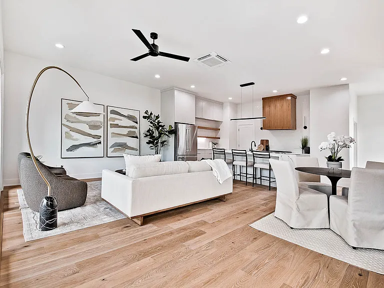 206 NW 9th St — Photo 9