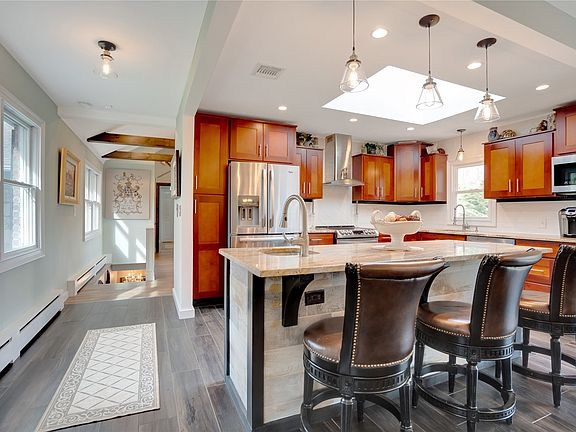5th image of 1 Morton Manor Dr
