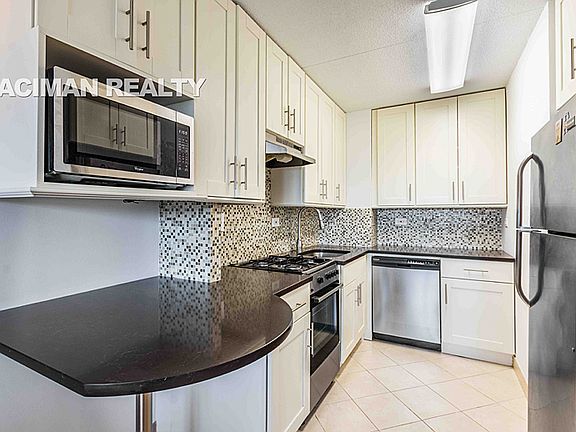 5th image of 301 Cathedral Pkwy APT 19B
