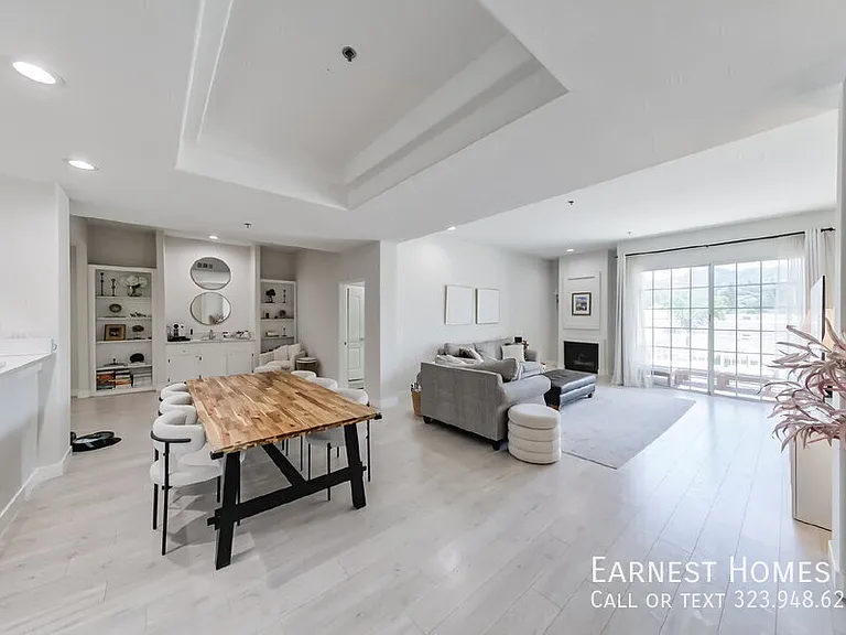 4348 Mammoth Ave #303 — Photo 3