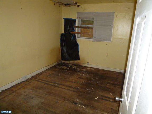 4th image of 5529 Elmwood Ave
