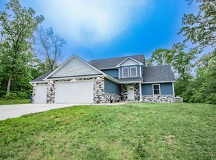 11218 Woodcrest Dr, Wheatfield, IN 46392