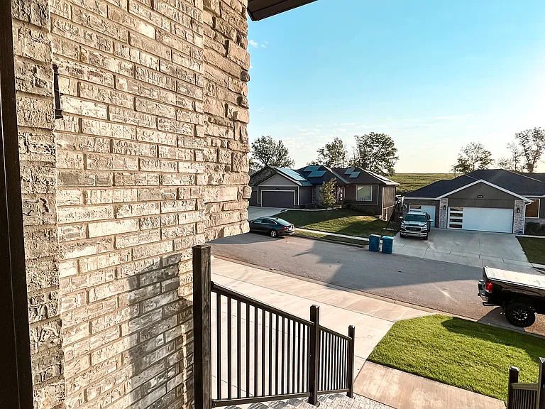 855 S Eastridge — Photo 2