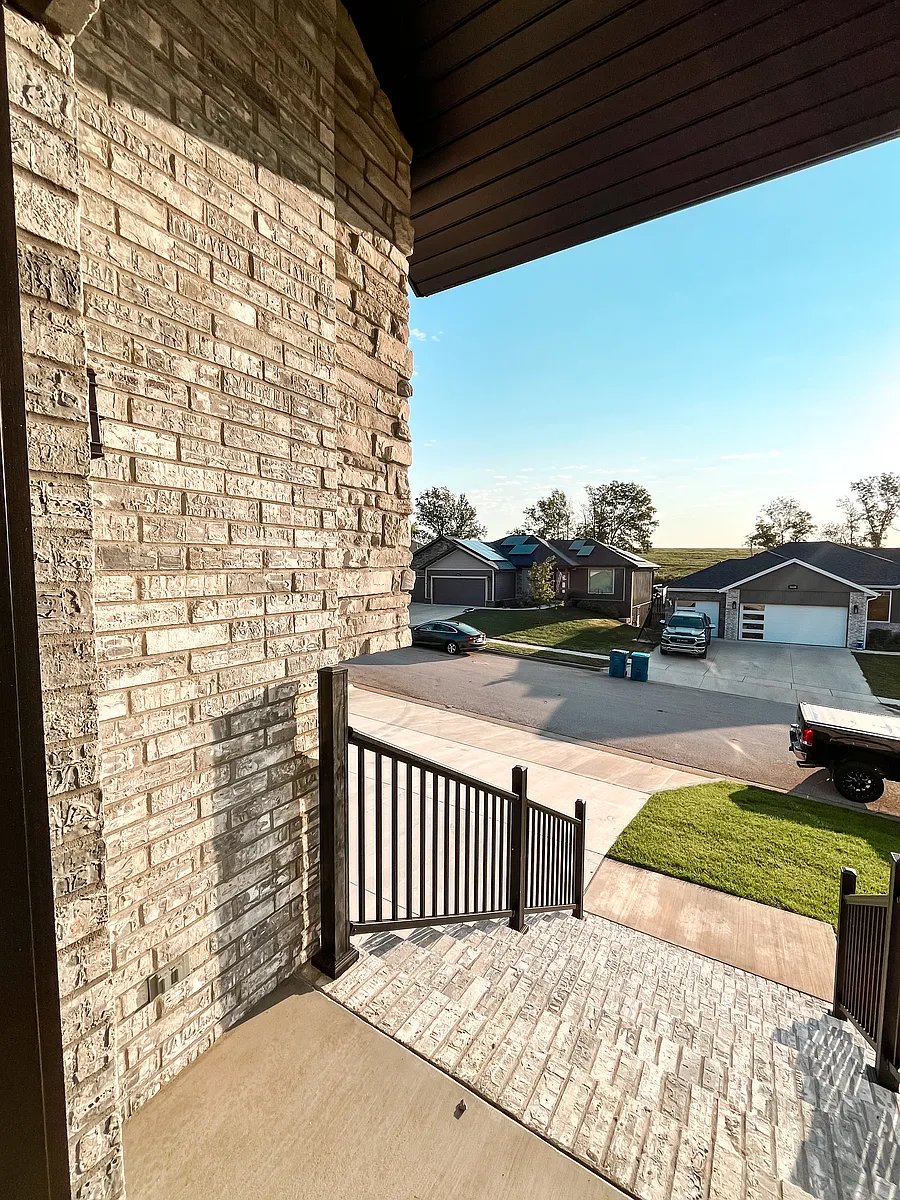 Building Photo - 855 S Eastridge