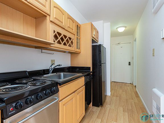4th image of 2302 Pacific Ave #202