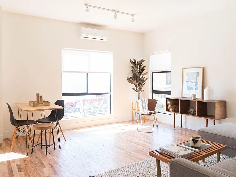 4543 Pickford St — Photo 3